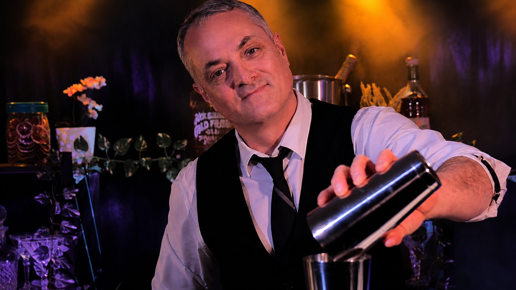 Visuel placeholder de Baptiste pendant une préparation cocktail